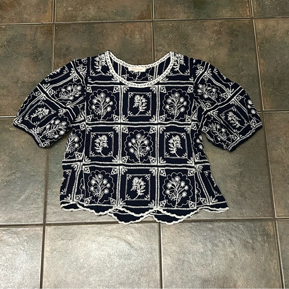 Solitaire Navy & White Floral Cropped Top